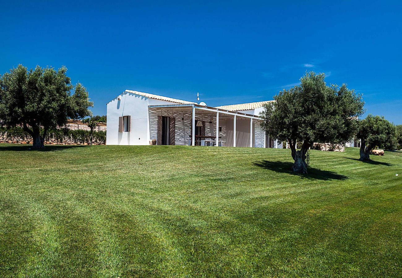 Villa in Scicli - Villa with terrace and private garden. Shared pool. In Scicli, Sicily - Gelsi