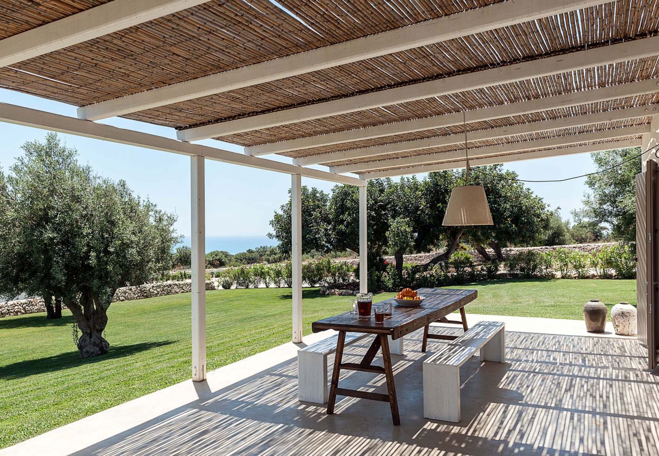 Villa in Scicli - Villa with terrace and private garden. Shared pool. In Scicli, Sicily - Gelsi