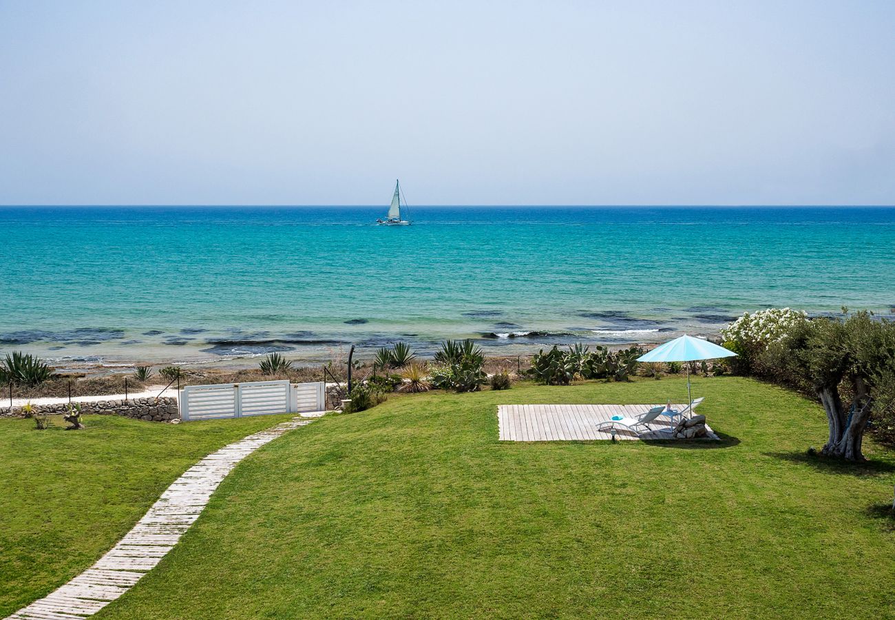 Villa in Marina di Modica - Sea front villa with pool and wellness area in Marina di Modica, Sicily