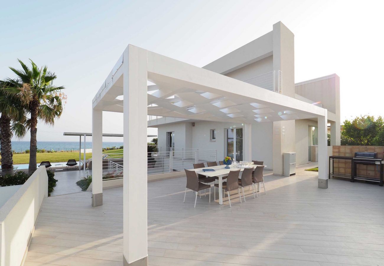 Villa in Marina di Modica - Sea front villa with pool and wellness area in Marina di Modica, Sicily