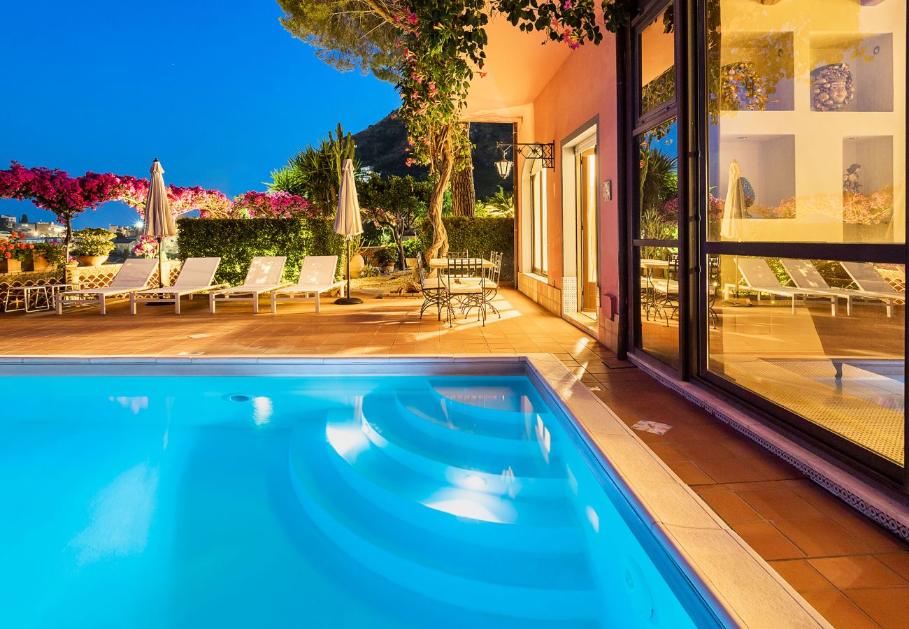 Villa in Taormina - Premium villa with pool in Taormina, Sicily - 10 pax