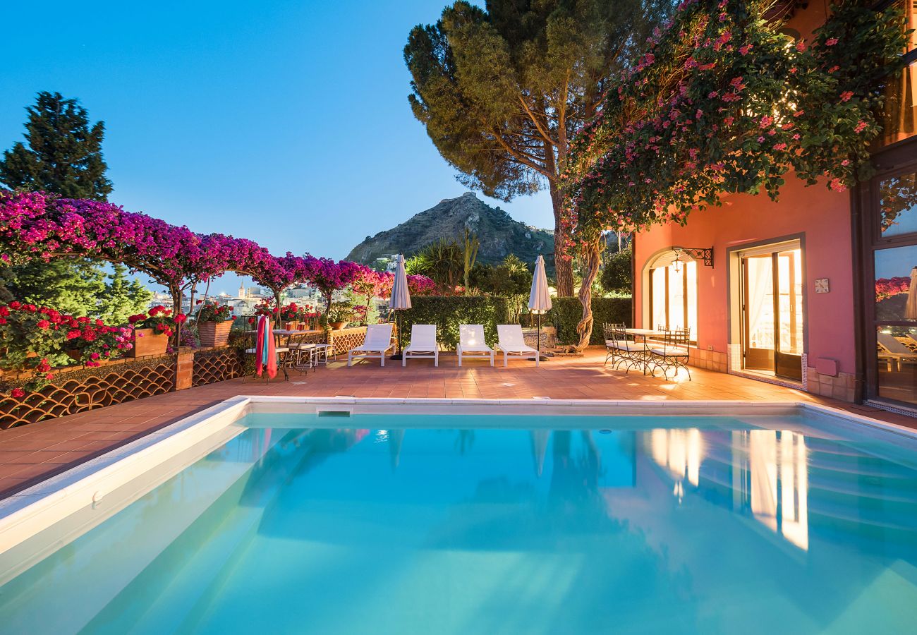 Villa in Taormina - Premium villa with pool in Taormina, Sicily - 10 pax