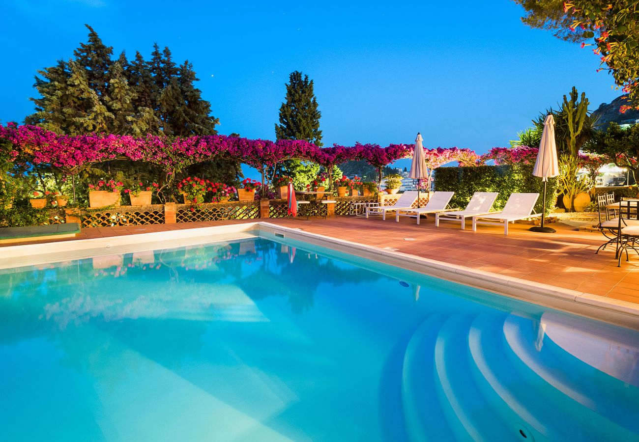 Villa in Taormina - Premium villa with pool in Taormina, Sicily - 10 pax