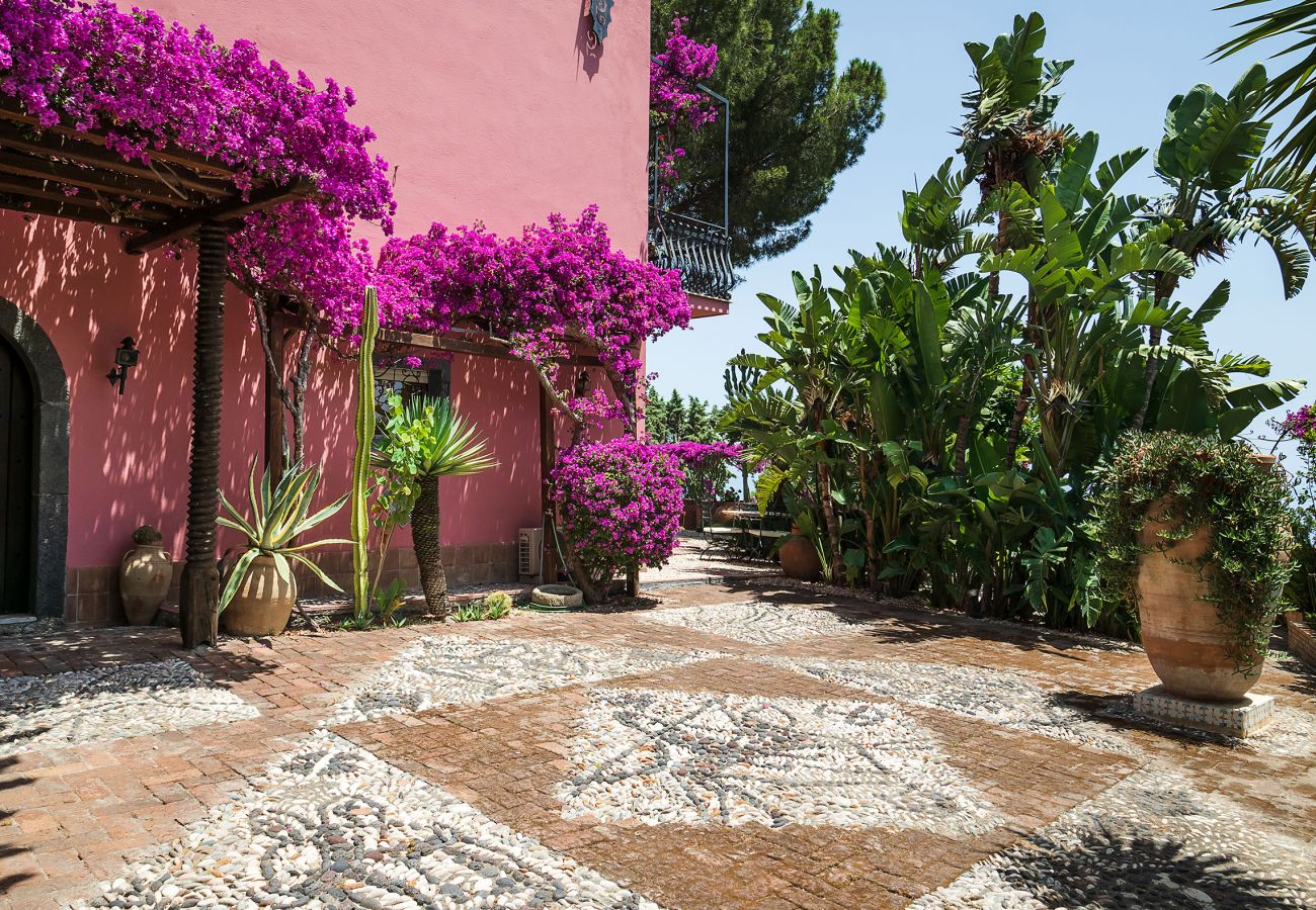 Villa in Taormina - Premium villa with pool in Taormina, Sicily - 10 pax