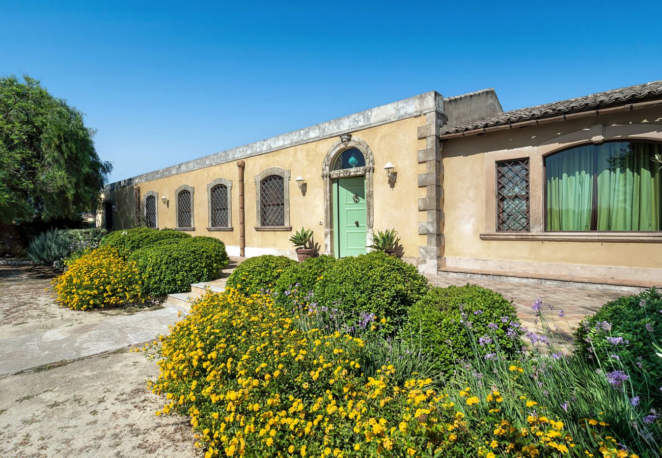 Villa in Syracuse - Four Seasons Villa in Syracuse, Sicily