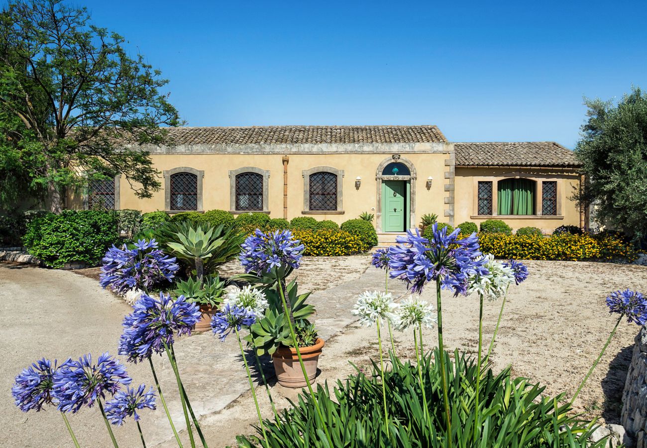 Villa in Syracuse - Four Seasons Villa in Syracuse, Sicily