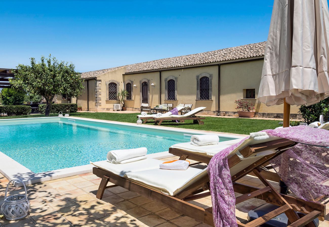 Villa in Syracuse - Four Seasons Villa in Syracuse, Sicily