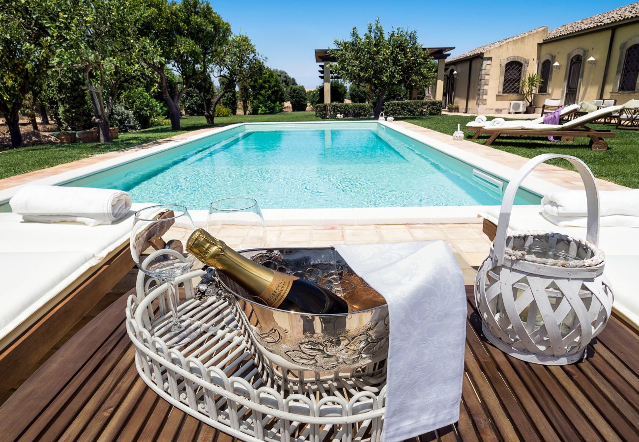 Villa in Syracuse - Four Seasons Villa in Syracuse, Sicily