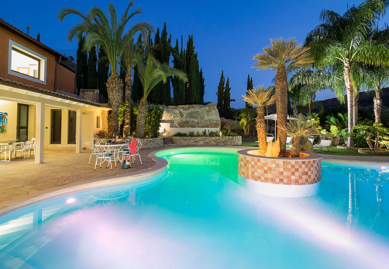 Villa in Agrigento - Splendid villa with pool, wellness area, football pitch in Agrigento - 14 pax