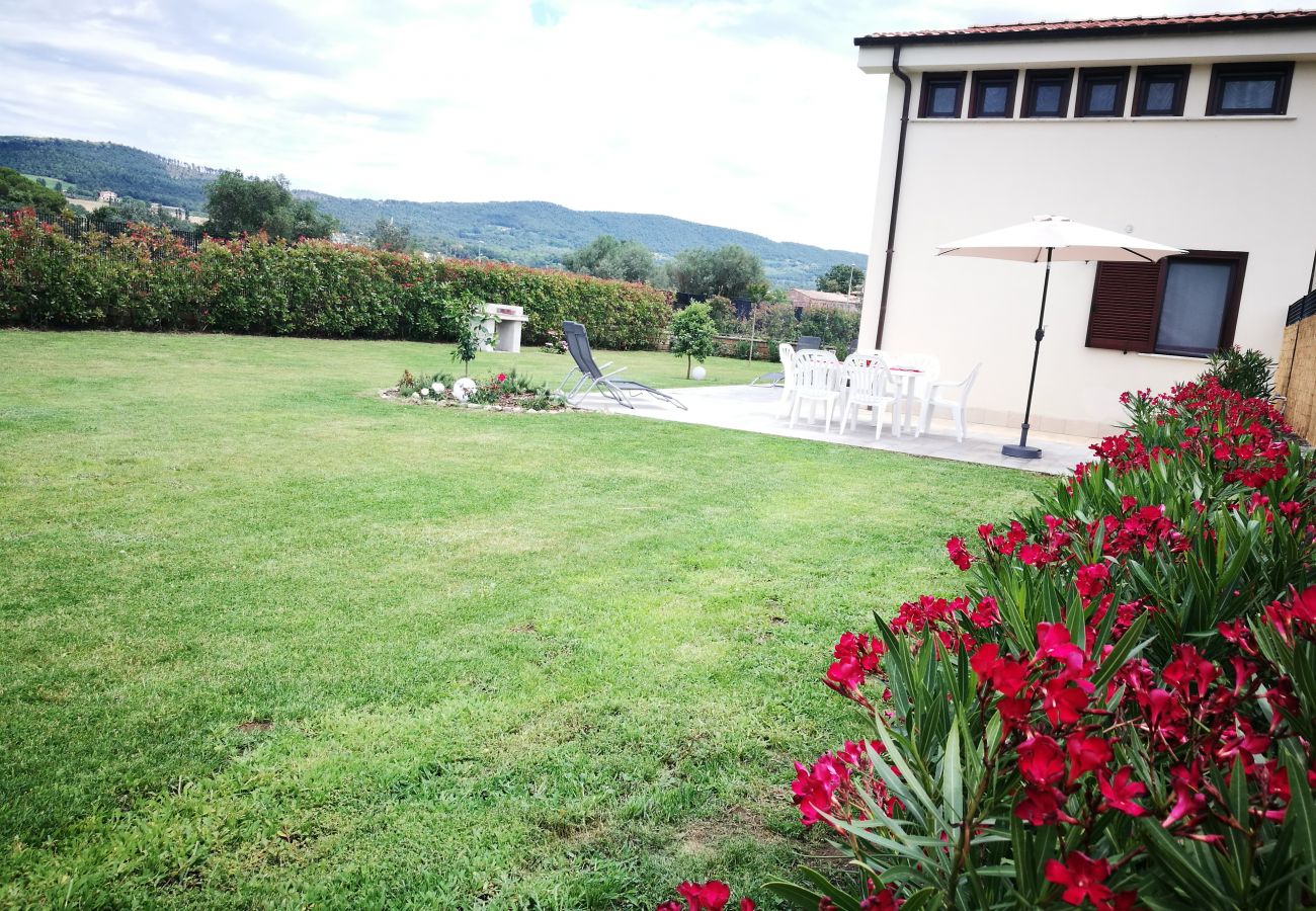 House in Bolsena - Holiday home Maris - just 300 m from the beach and with Whirlpool