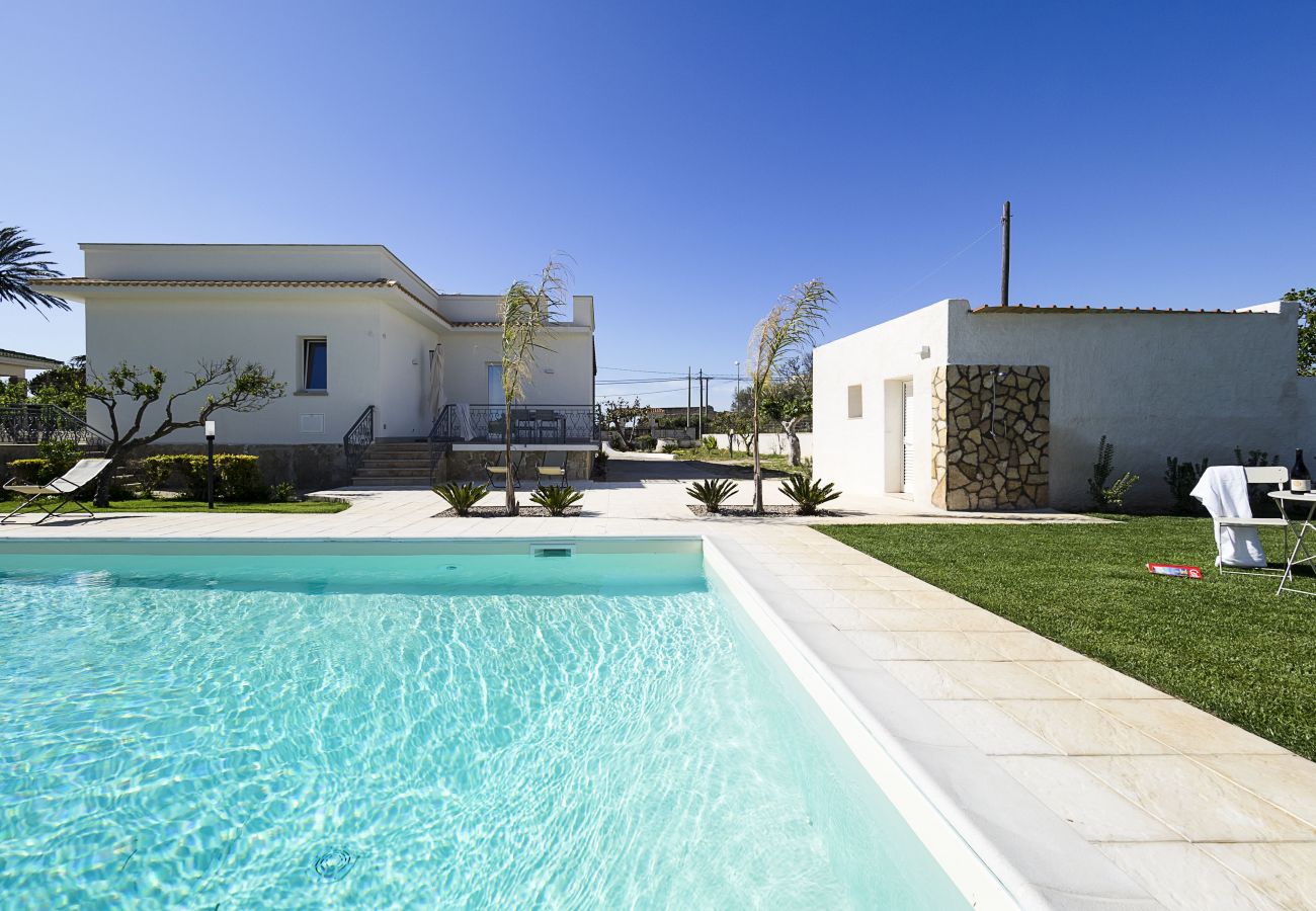 Villa in Marsala - Villa with pool by the sea, Marsala, Sicily