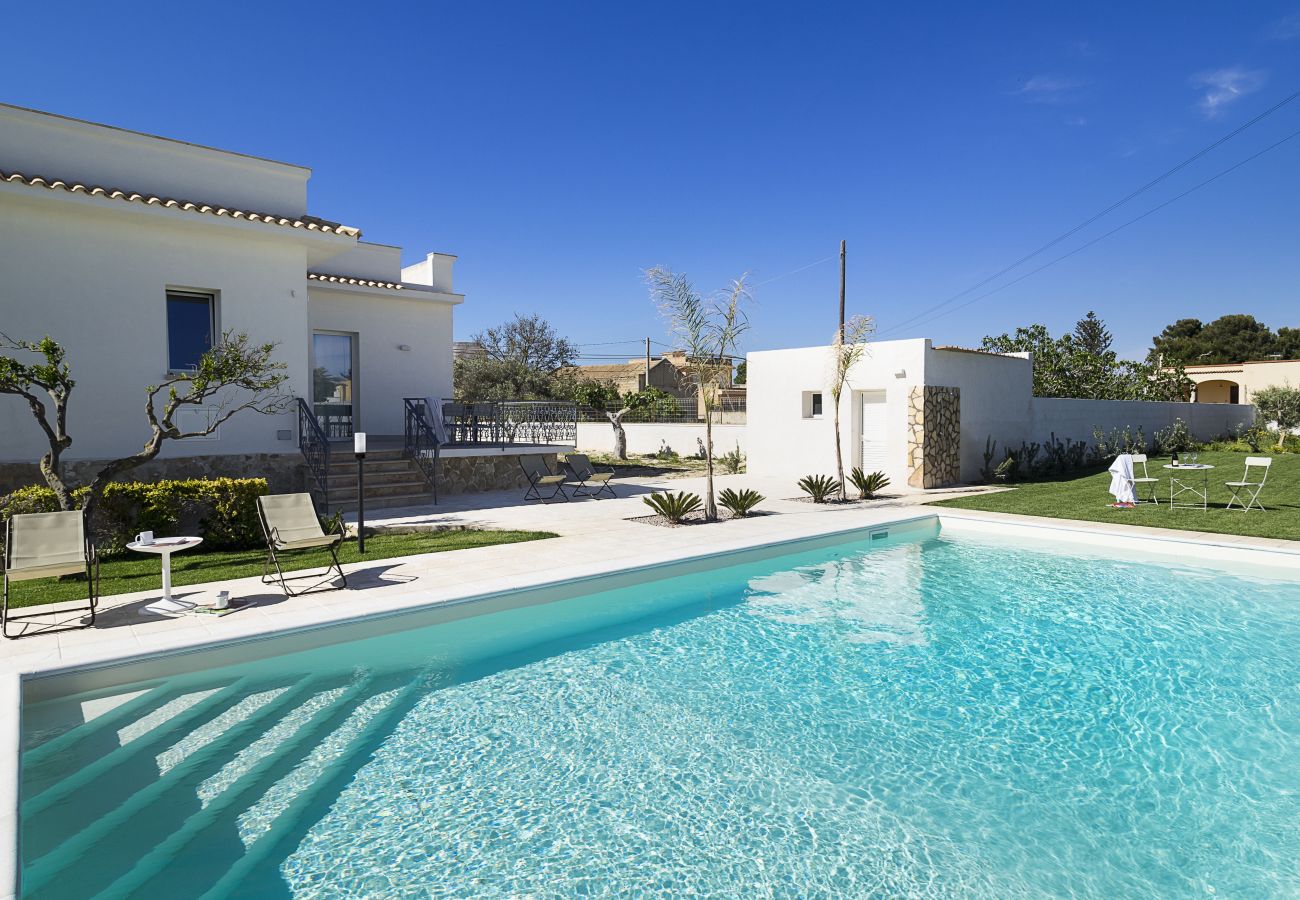 Villa in Marsala - Villa with pool by the sea, Marsala, Sicily