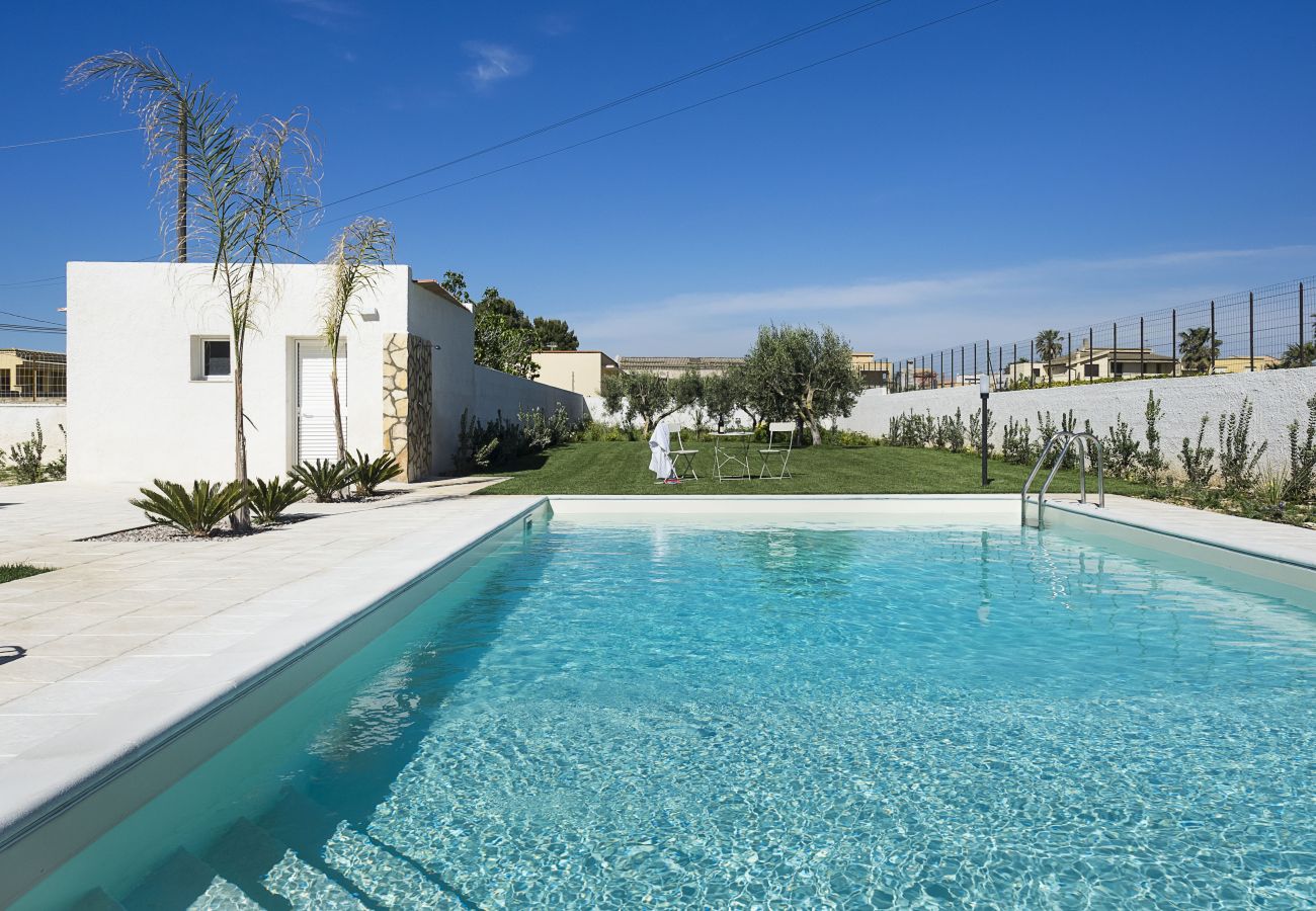 Villa in Marsala - Villa with pool by the sea, Marsala, Sicily