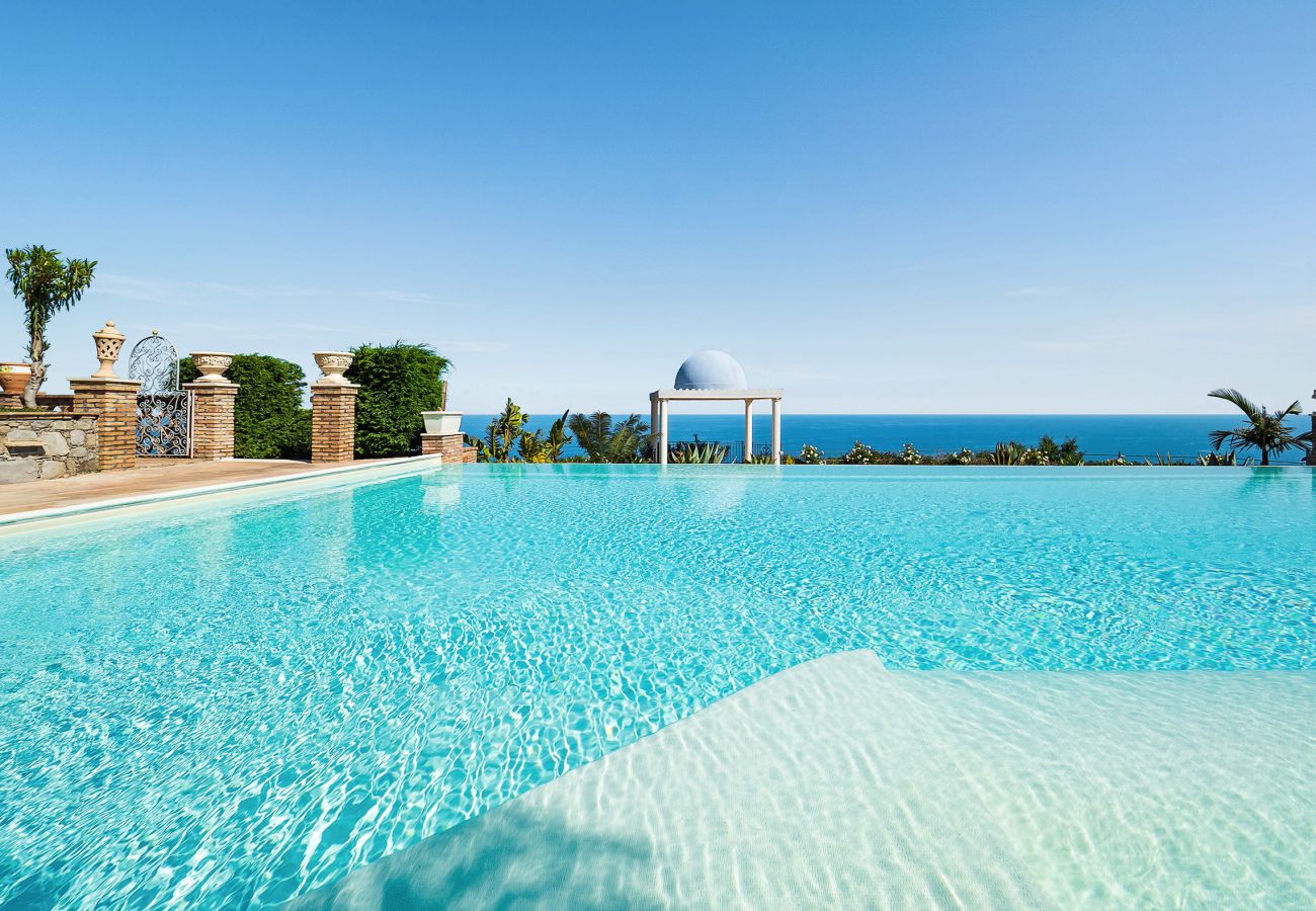 Villa in Letojanni - Premium villa with pool in Taormina, Sicily - 8 pax