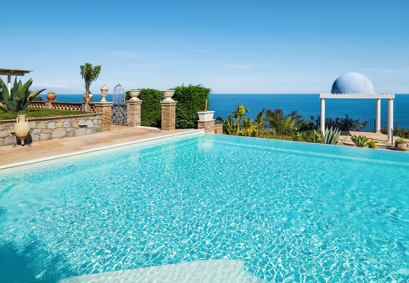 Villa in Letojanni - Premium villa with pool in Taormina, Sicily - 8 pax