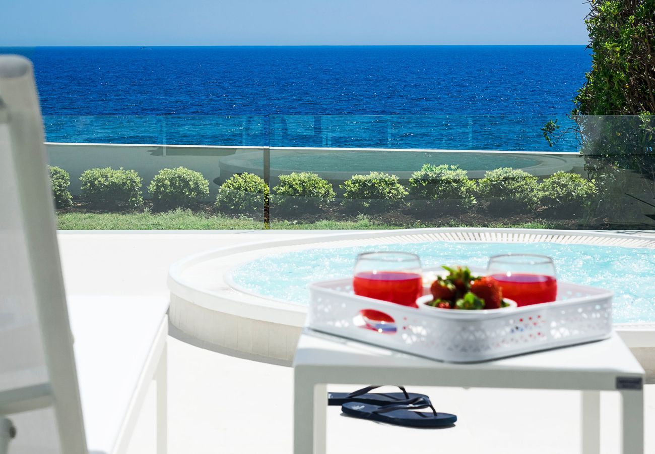 Villa in Syracuse - Design sea front villa with mini pool  in Fontane Bianche, Sicily