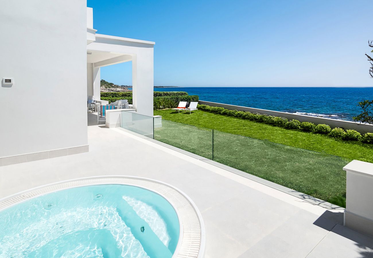 Villa in Syracuse - Design sea front villa with mini pool  in Fontane Bianche, Sicily