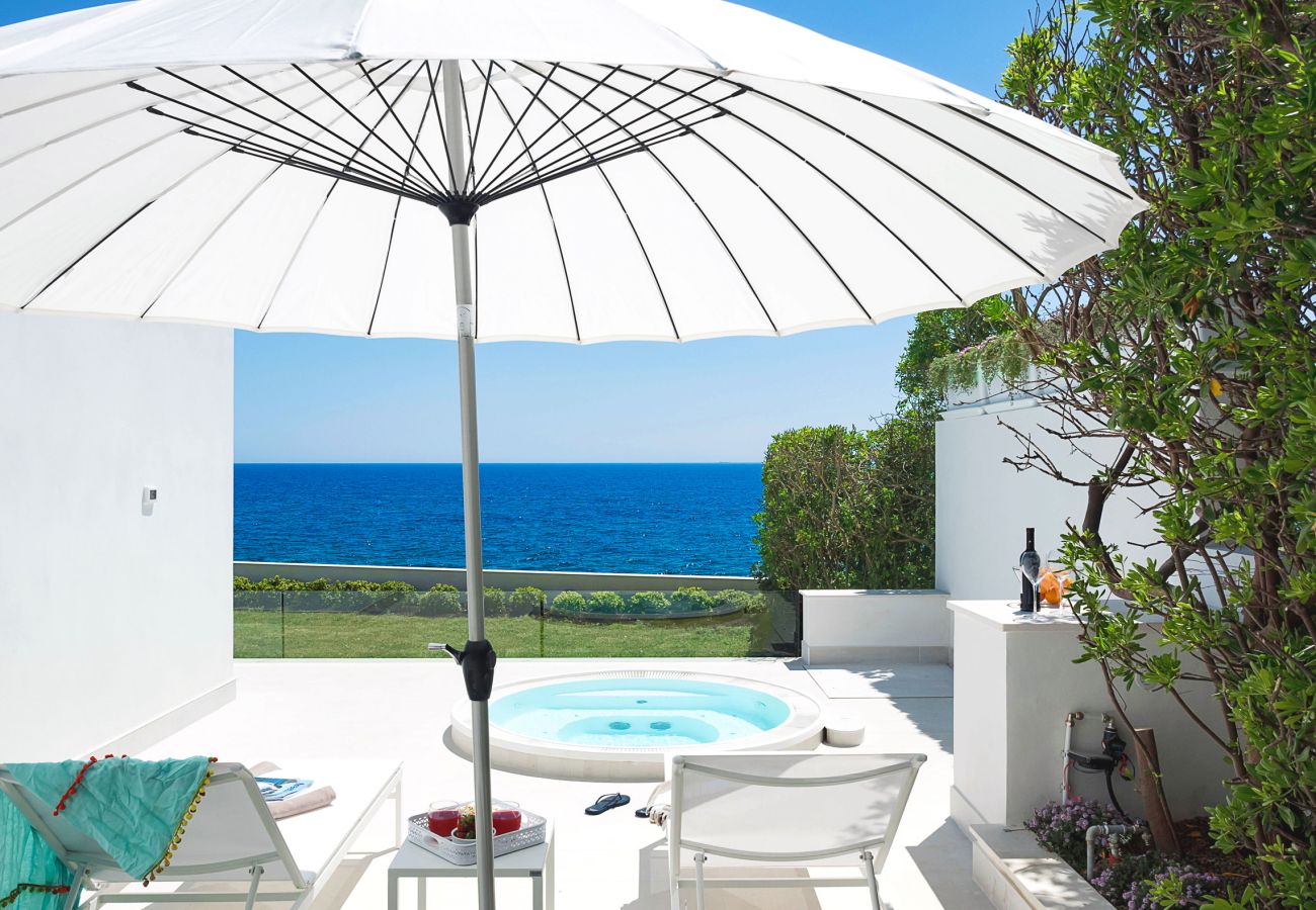 Villa in Syracuse - Design sea front villa with mini pool  in Fontane Bianche, Sicily