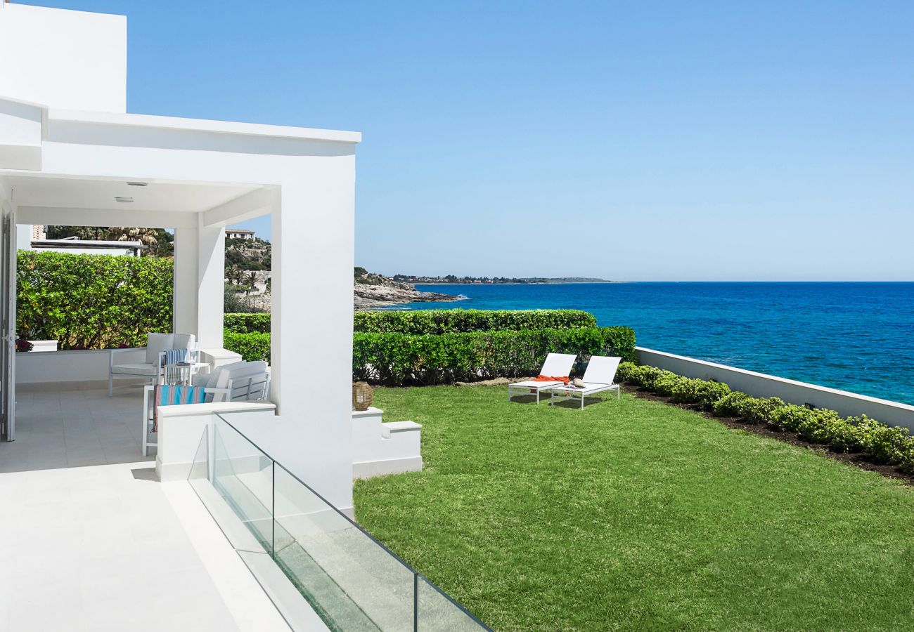 Villa in Syracuse - Design sea front villa with mini pool  in Fontane Bianche, Sicily