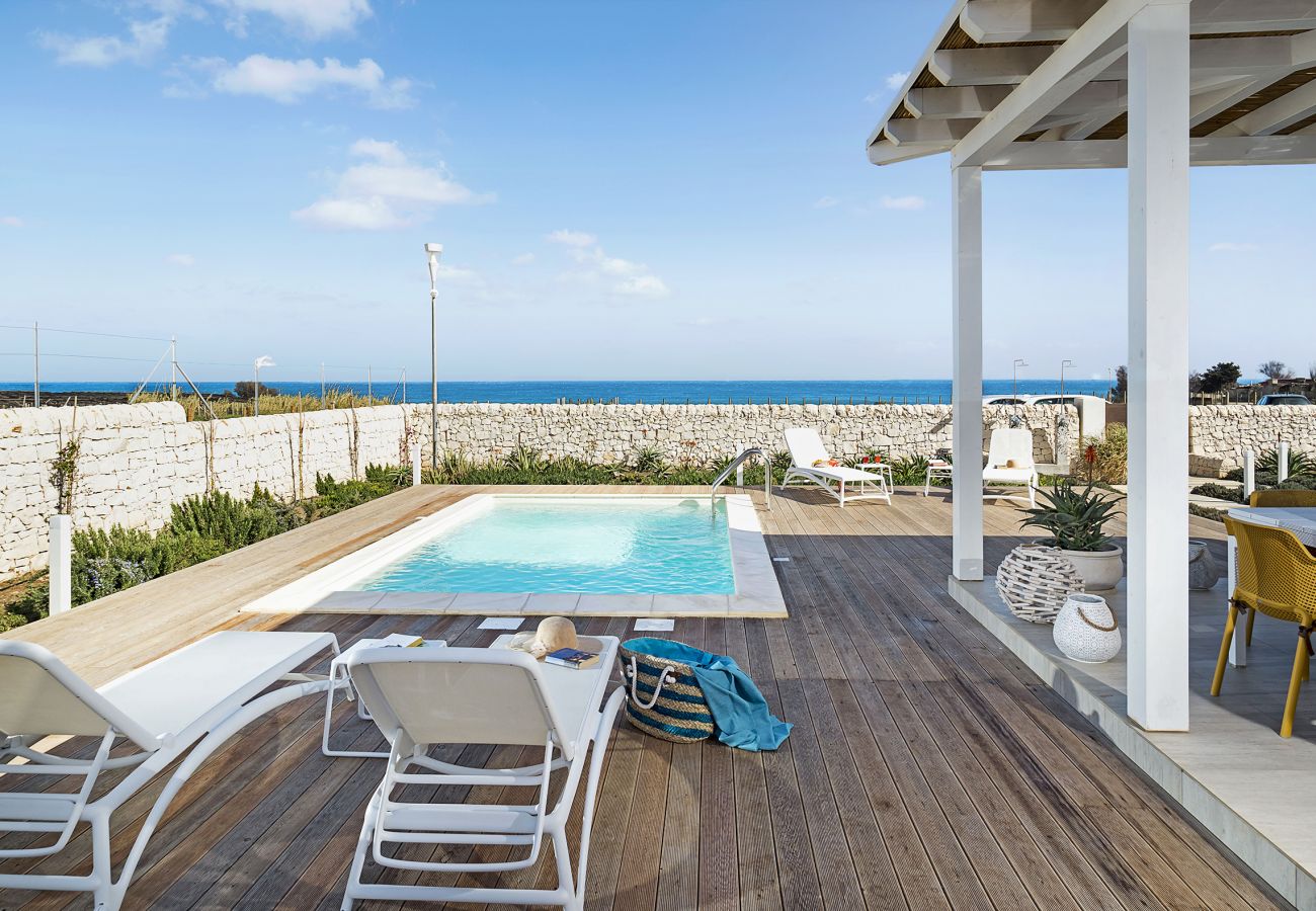 Villa in Noto - Seafront villa with pool near Syracuse, Sicily - Timo - 6 pax