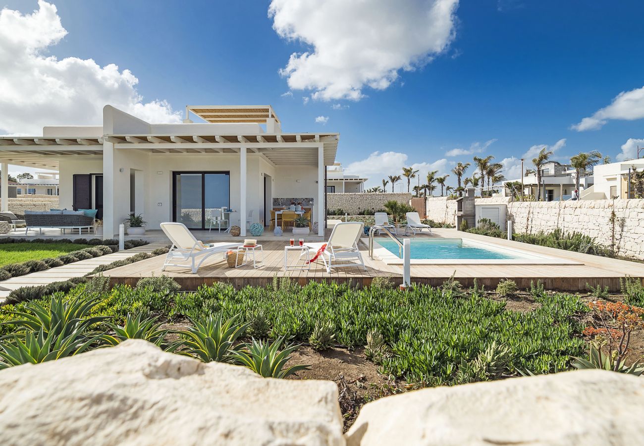 Villa in Noto - Seafront villa with pool near Syracuse, Sicily - Timo - 6 pax