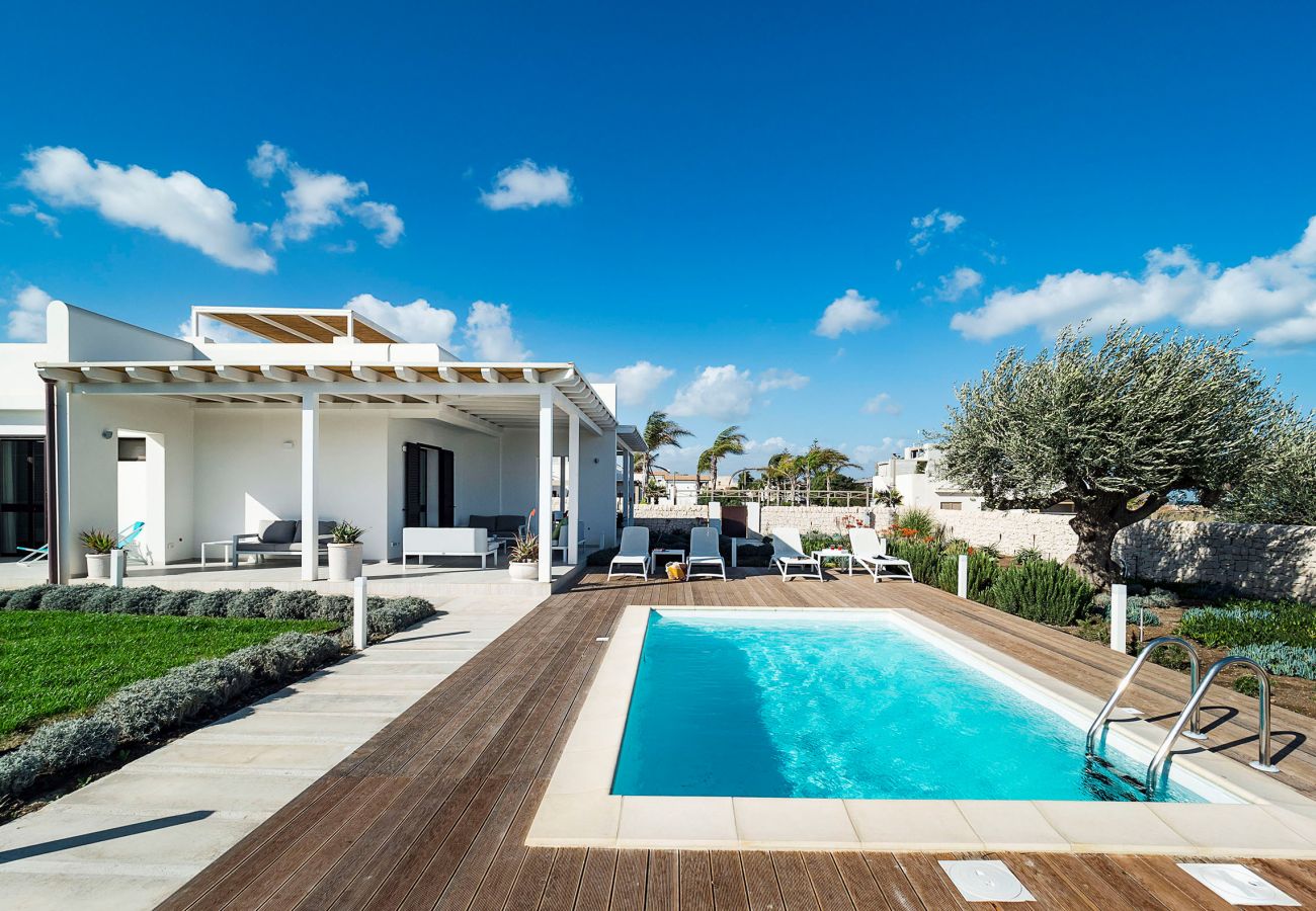 Villa in Noto - Seafront villa with pool near Syracuse, Sicily - Rosmarino - 6 pax