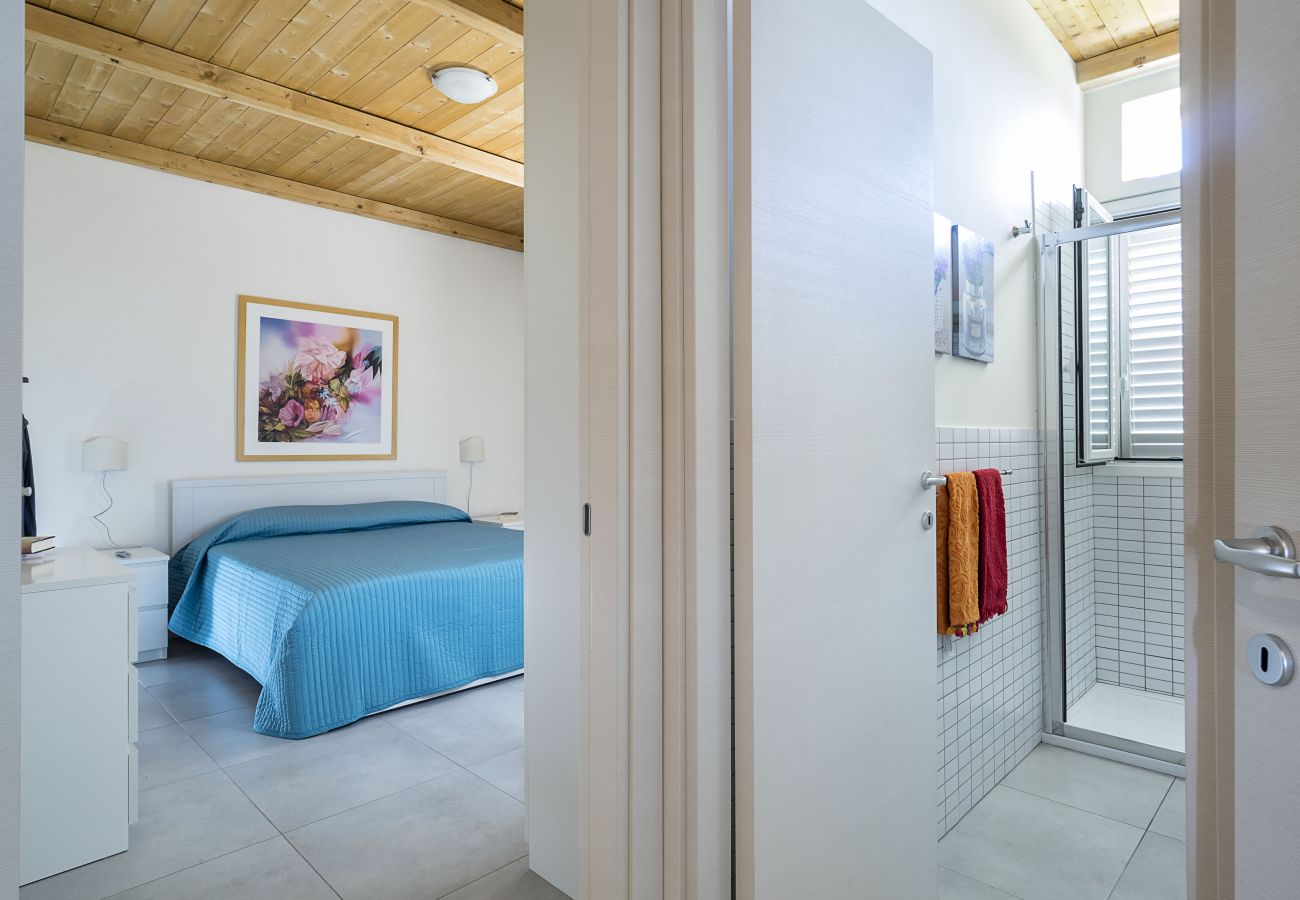 Apartment in Donnalucata - Beach front holiday apartments in Ragusa, Sicily - Sirena