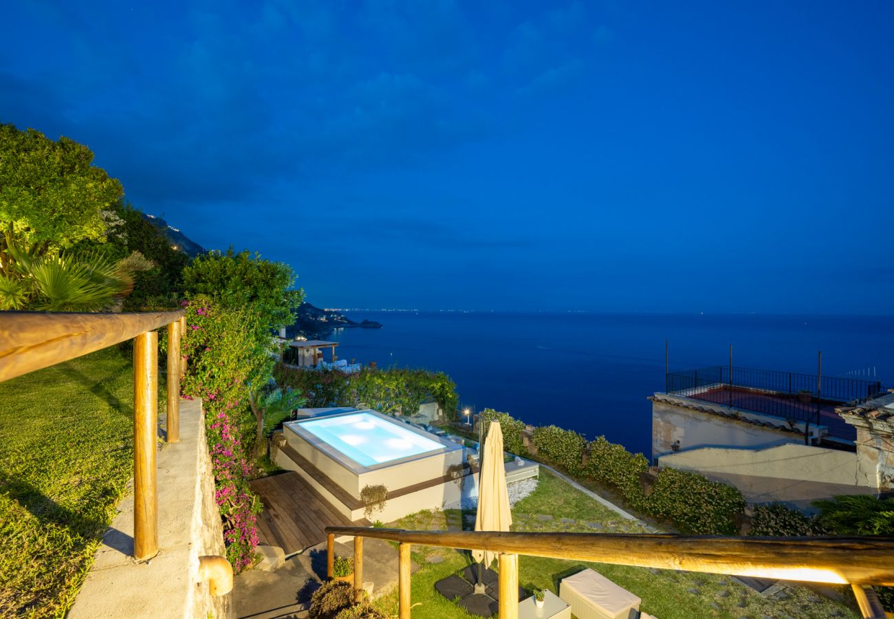 Villa in Praiano - Villa Panorama - Pool overlooking the sea and Sauna