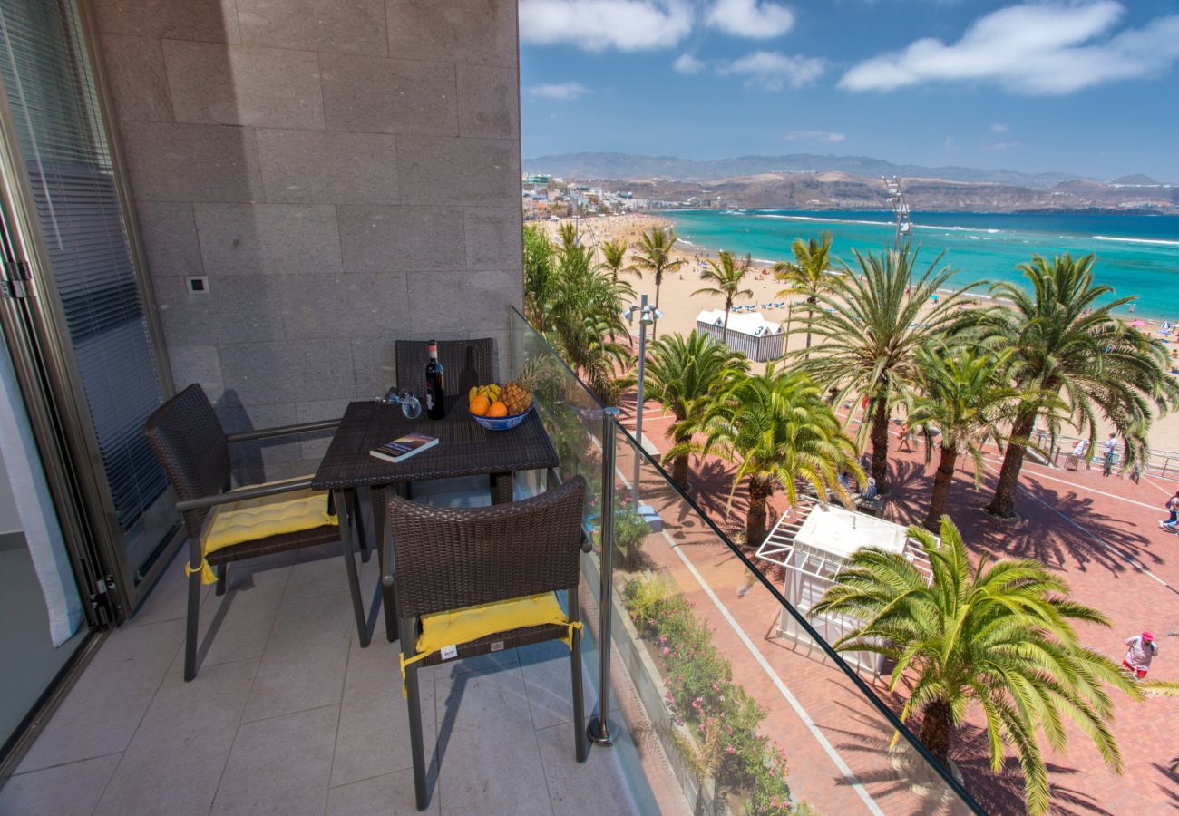 House in Las Palmas de Gran Canaria - Great balcony over blue sea By CanariasGetaway 