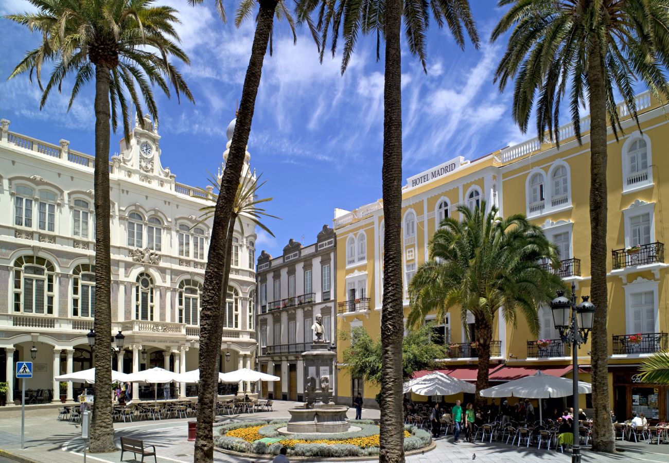 House in Las Palmas de Gran Canaria - Great balcony over blue sea By CanariasGetaway 