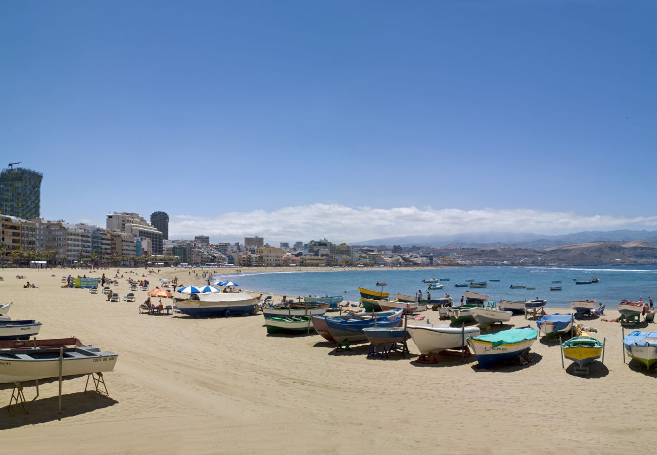 House in Las Palmas de Gran Canaria - Great balcony over blue sea By CanariasGetaway 