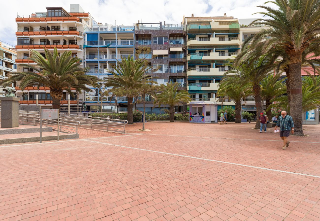 House in Las Palmas de Gran Canaria - Great balcony over blue sea By CanariasGetaway 