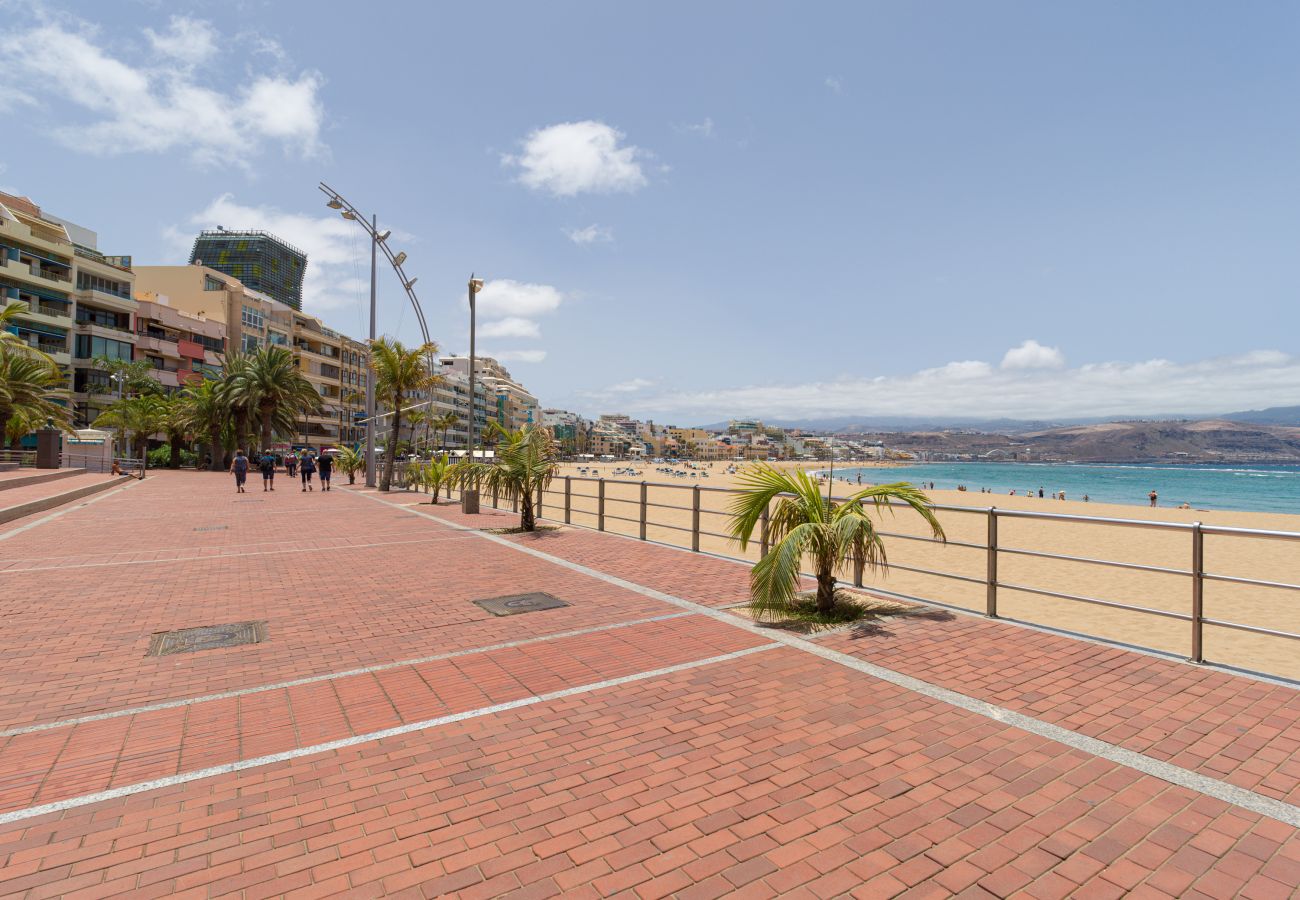 House in Las Palmas de Gran Canaria - Great balcony over blue sea By CanariasGetaway 