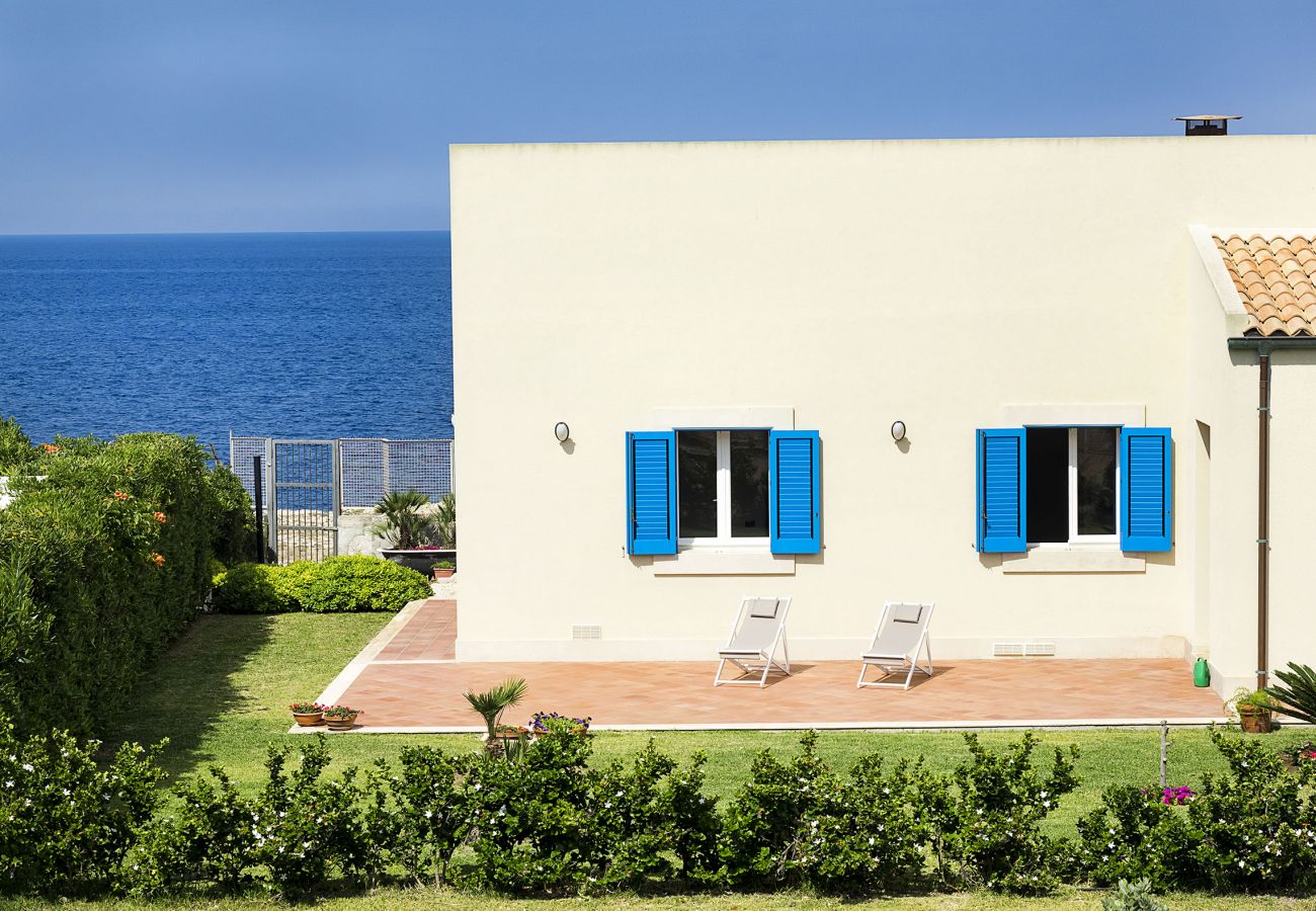 Villa in Augusta - Seafront villa with pool in the Noto Valley, Sicily South-East - 8 pax