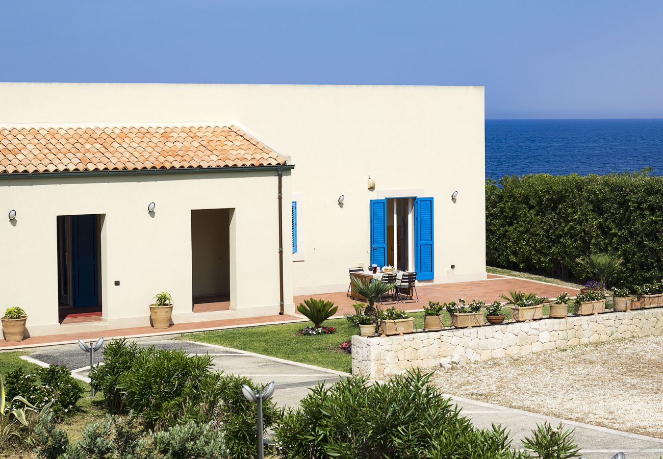 Villa in Augusta - Seafront villa with pool in the Noto Valley, Sicily South-East - 8 pax