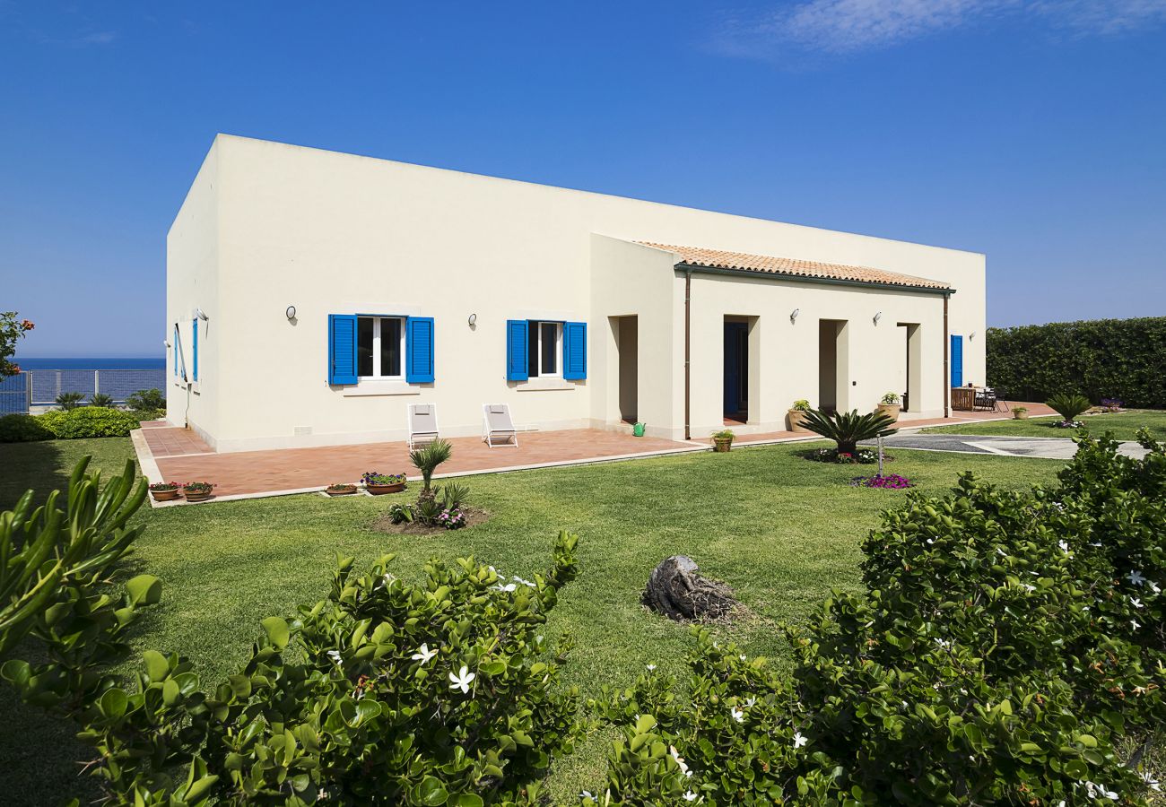 Villa in Augusta - Seafront villa with pool in the Noto Valley, Sicily South-East - 8 pax