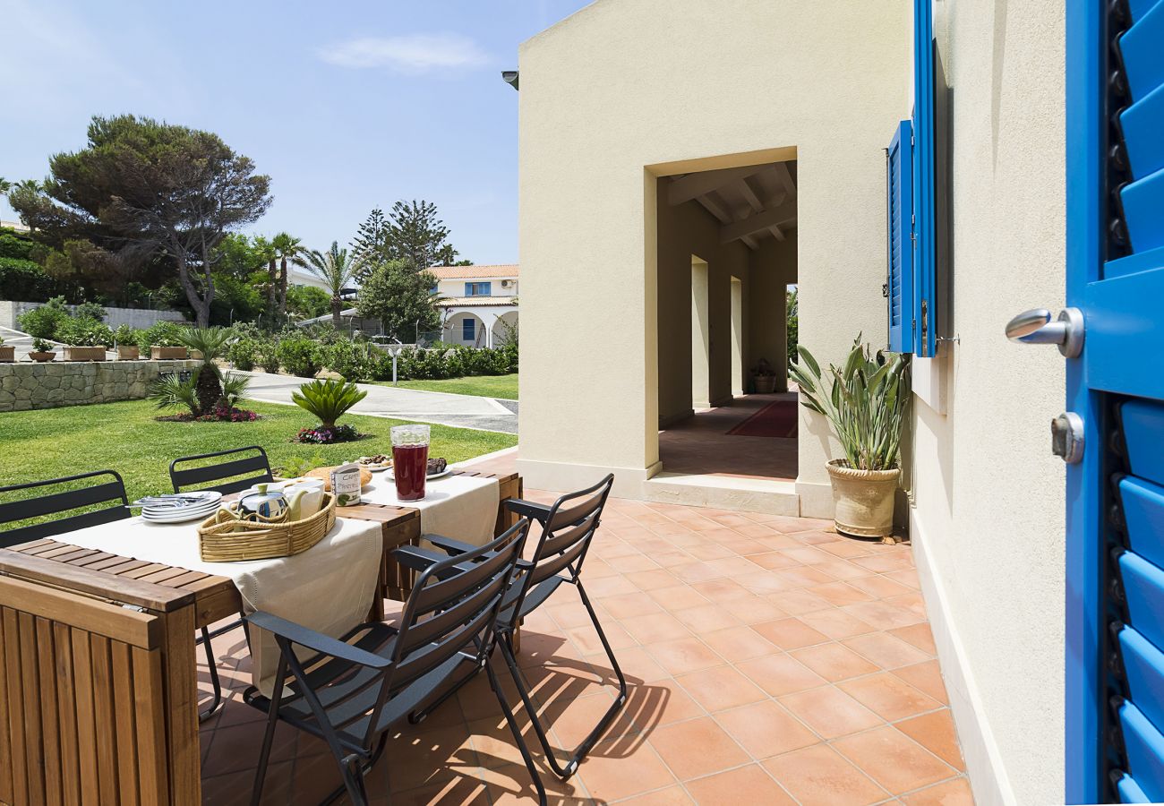 Villa in Augusta - Seafront villa with pool in the Noto Valley, Sicily South-East - 8 pax