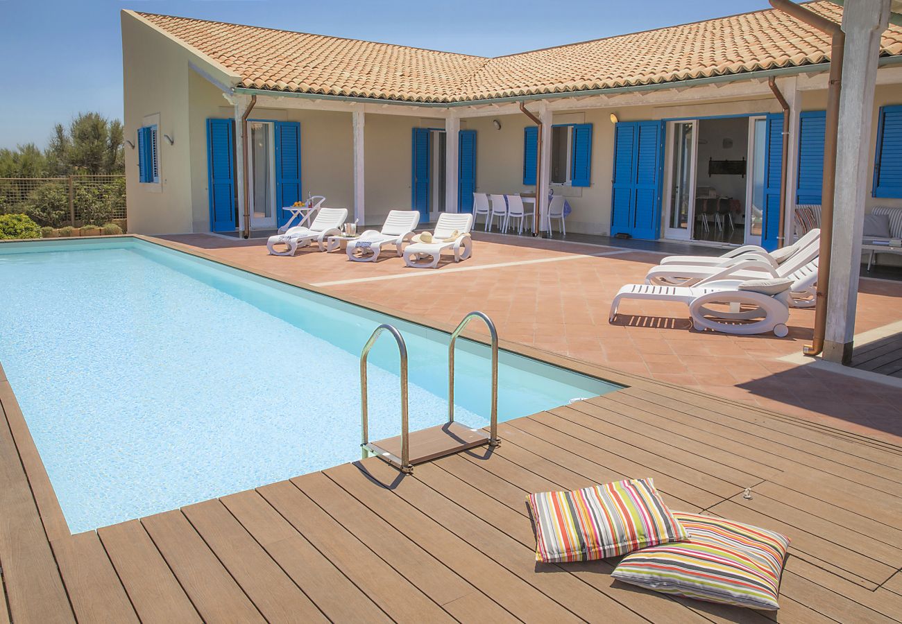 Villa in Augusta - Seafront villa with pool in the Noto Valley, Sicily South-East - 8 pax