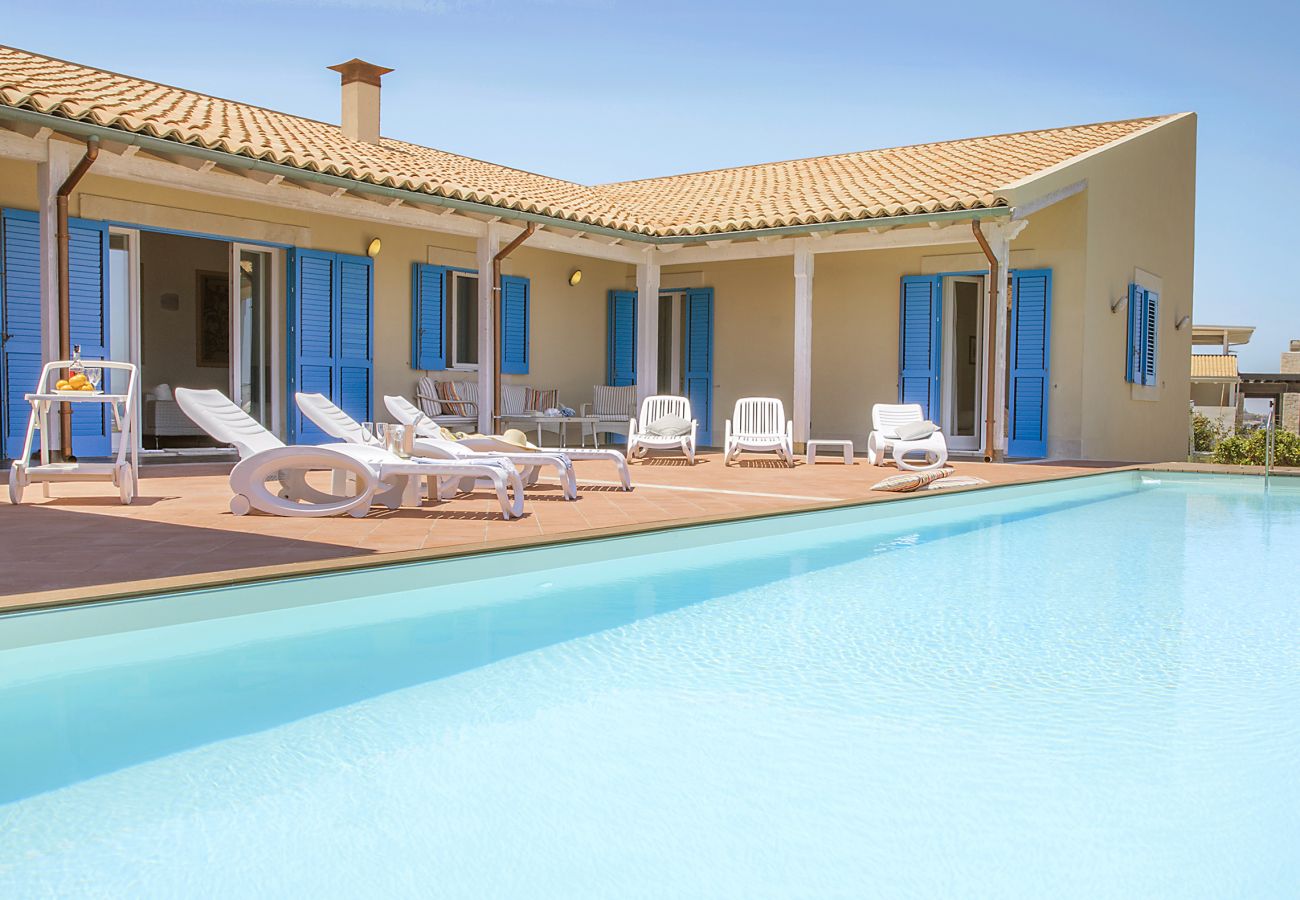 Villa in Augusta - Seafront villa with pool in the Noto Valley, Sicily South-East - 8 pax