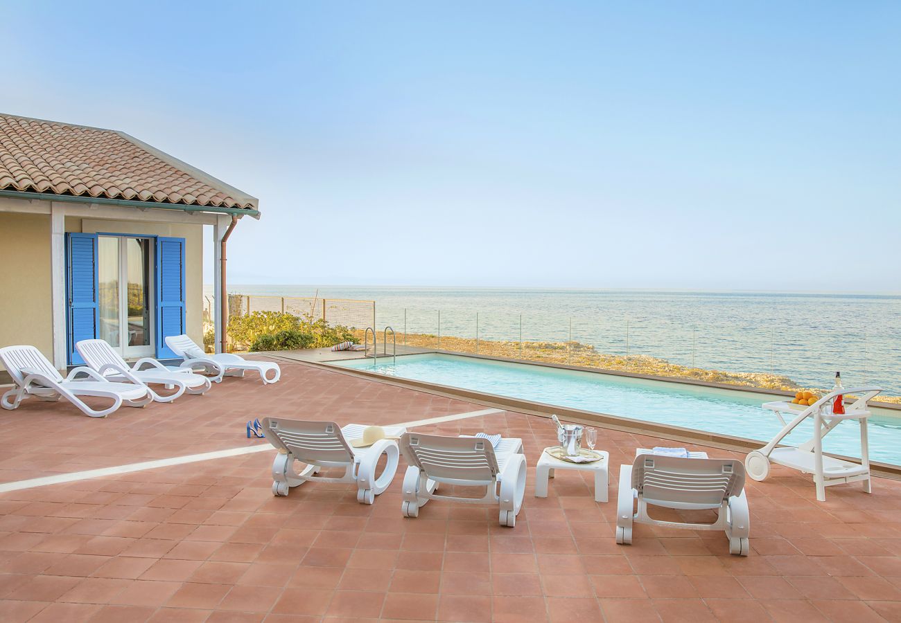 Villa in Augusta - Seafront villa with pool in the Noto Valley, Sicily South-East - 8 pax