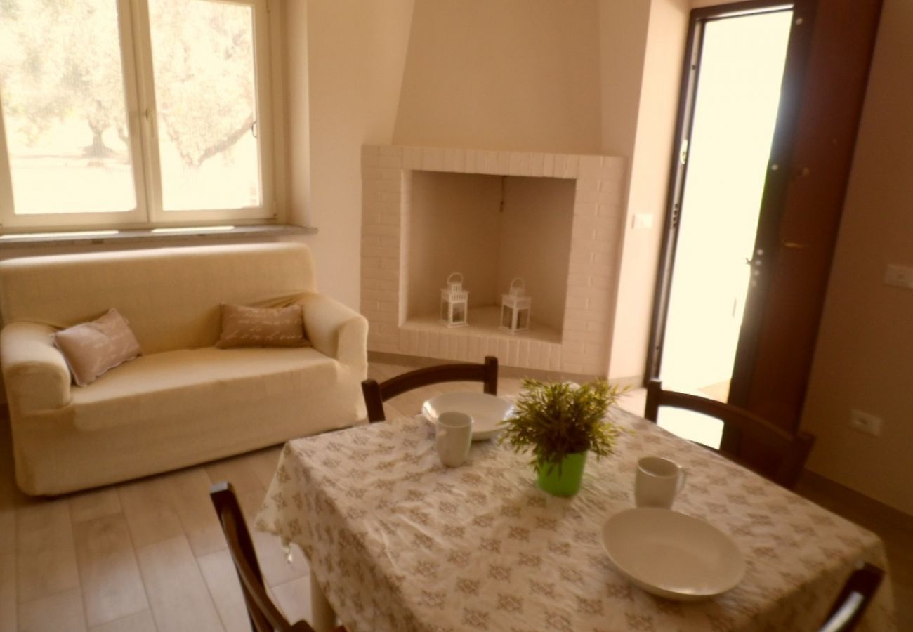 dining table in the holiday apartment Artume on Lake Bolsena