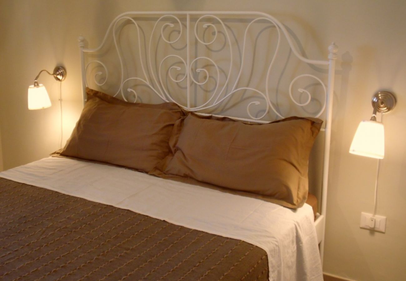 bedroom with queen size bed in the holiday apartment at Lake Bolsena