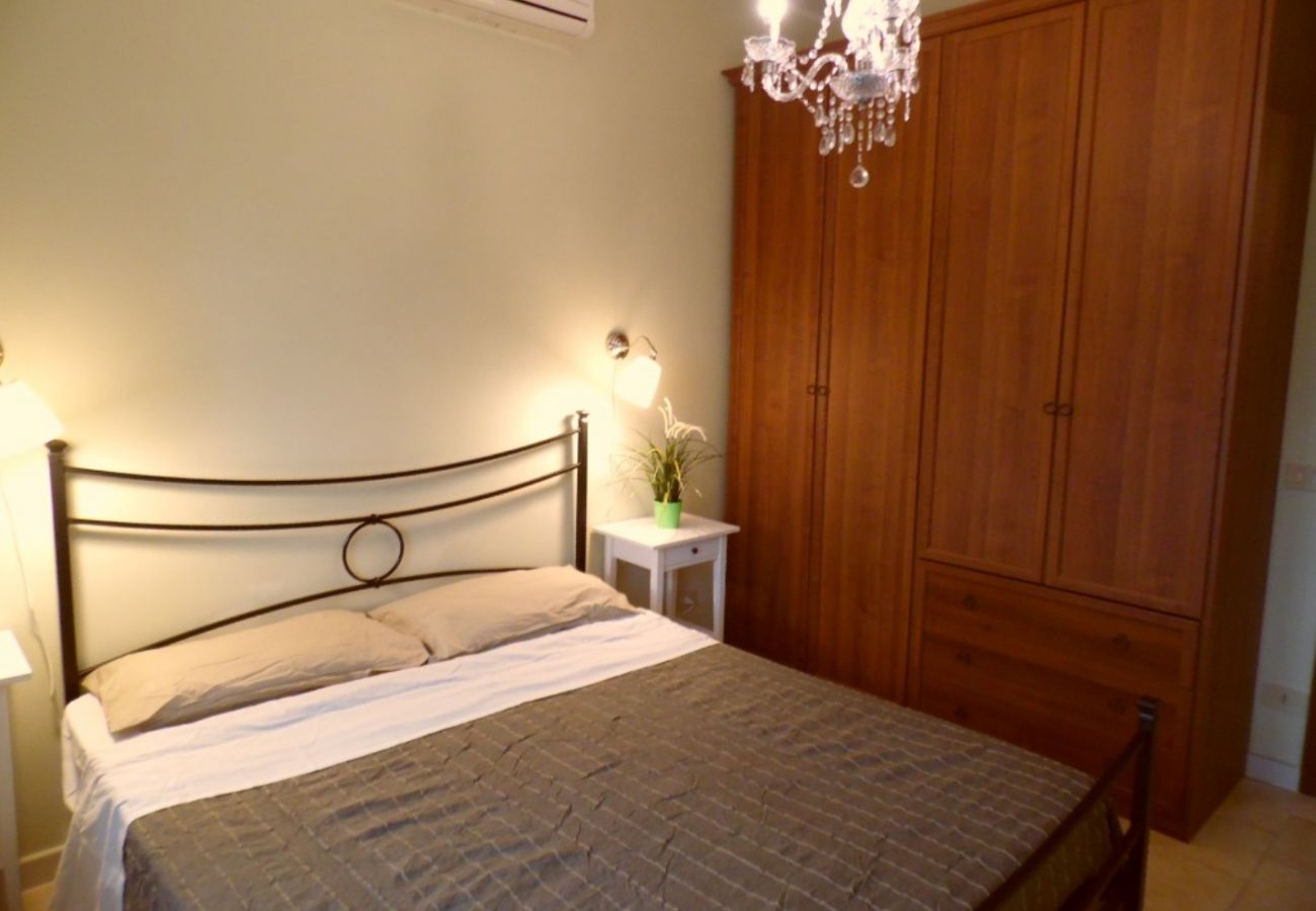 bedroom with queen size in Bolsena