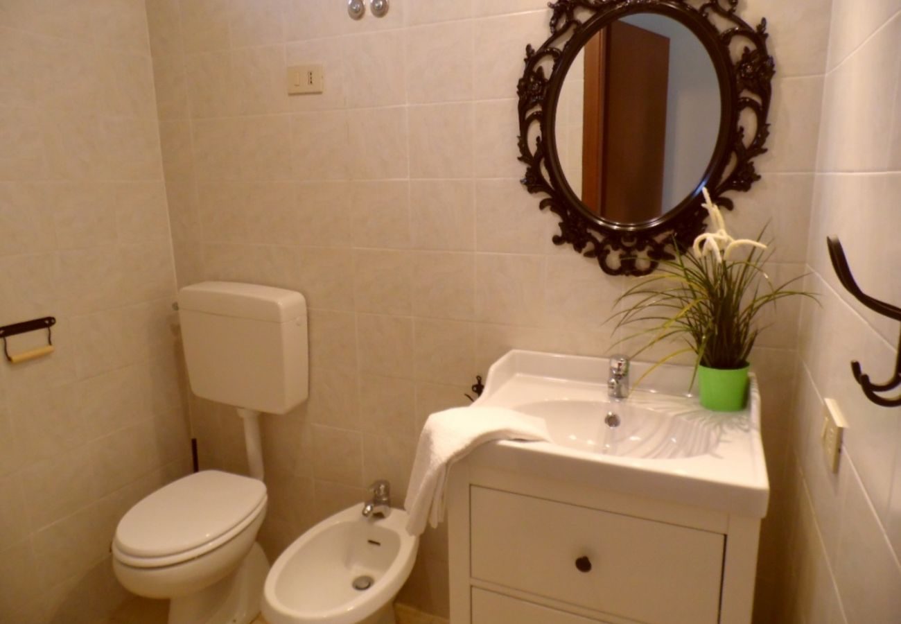 bathroom in the holiday home Tinia at lake Bolsena