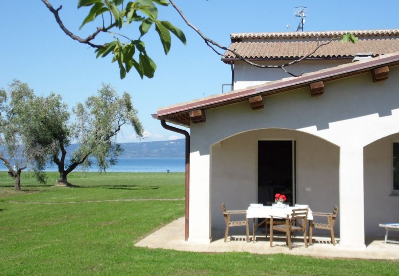 holiday apartment with view of the Italian lake Bolsena