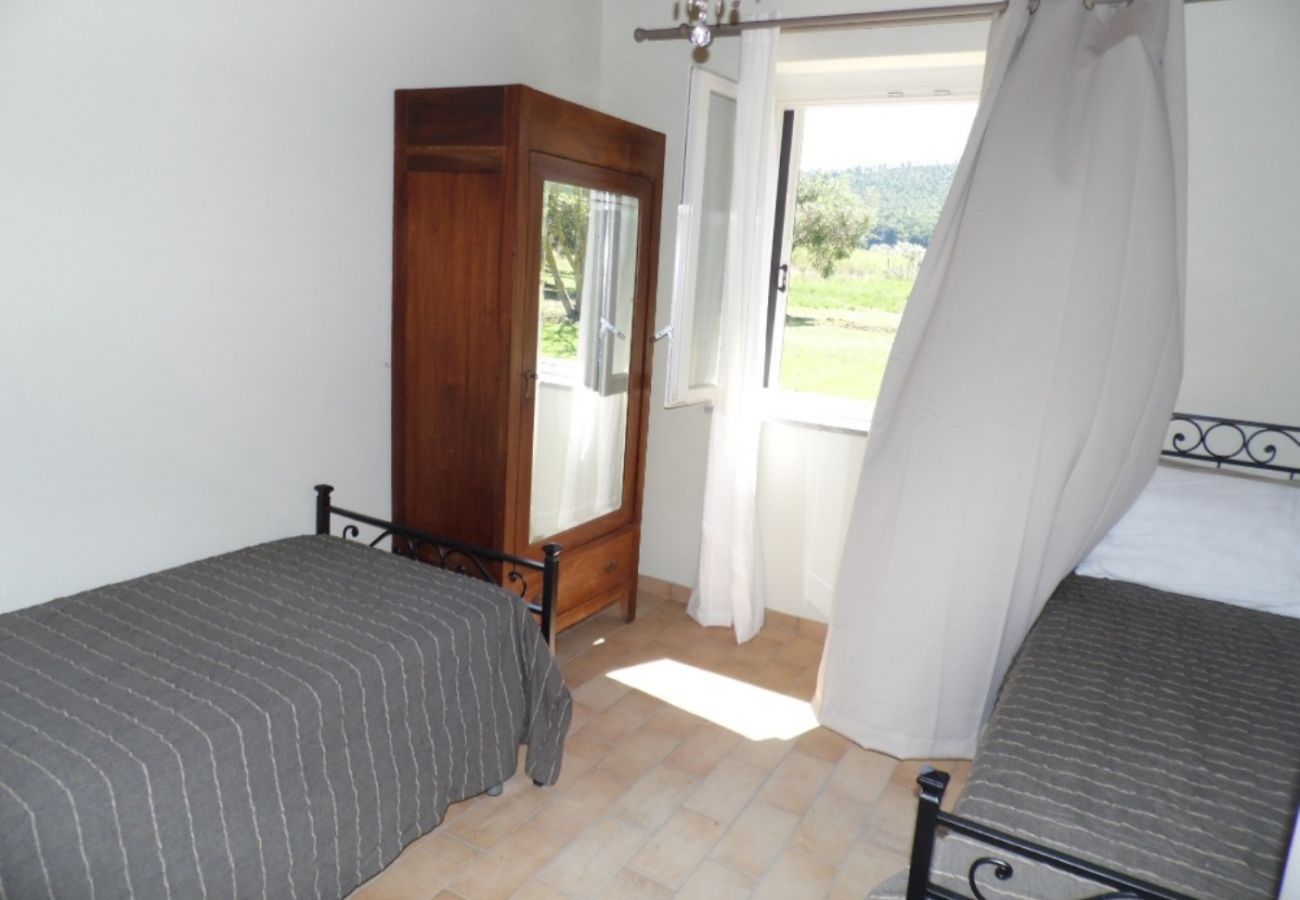 bedroom with twin beds in Bolsena