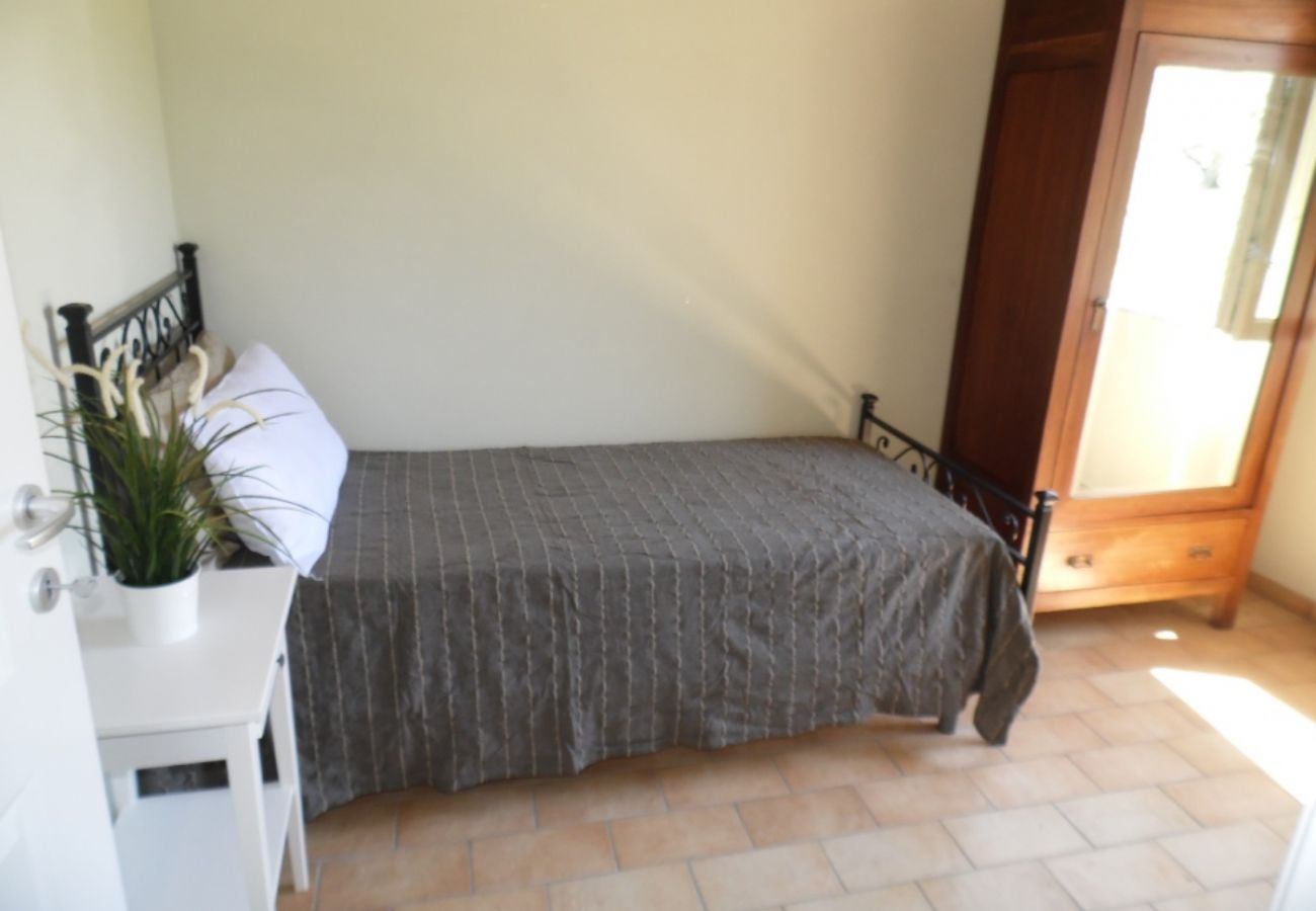 bedroom with twin beds in Bolsena