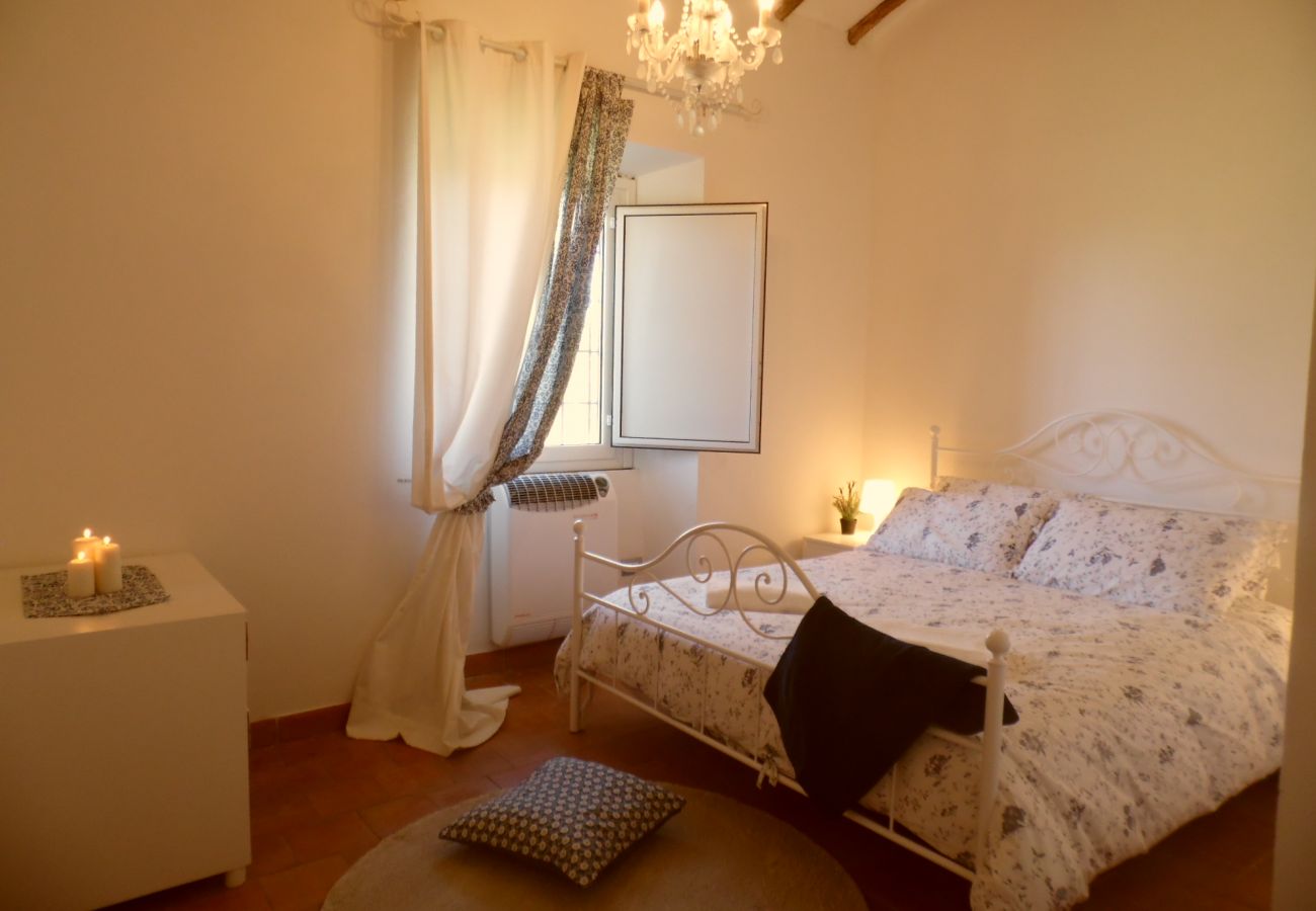 bedroom in the country house Vallalta in Montefiascone