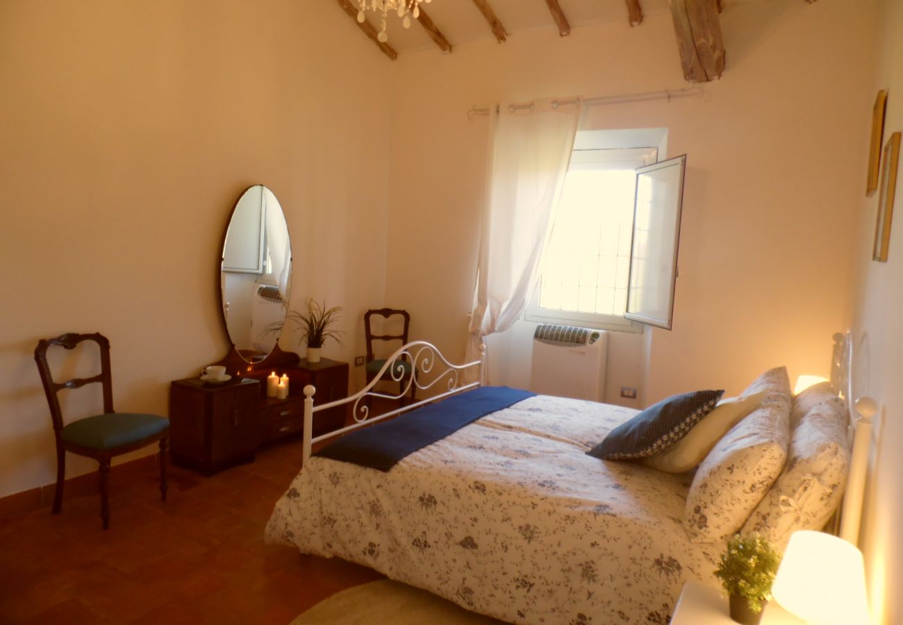 double bedroom in the country house Vallalta at Lake Bolsena