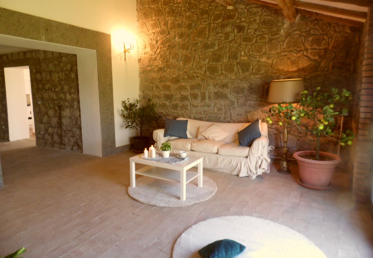 spacious living room in the country house Vallalta in Montefiascone